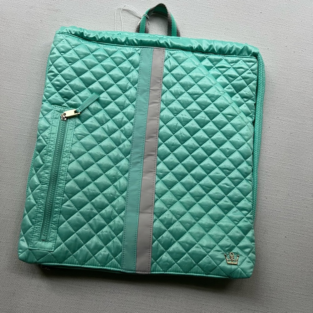 Oliver Thomas in a cinch backpack bermudablue